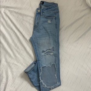 Hi I’m selling these Simple Society jeans;